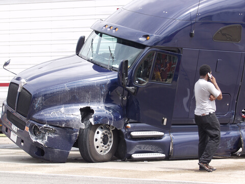 trucking accident image